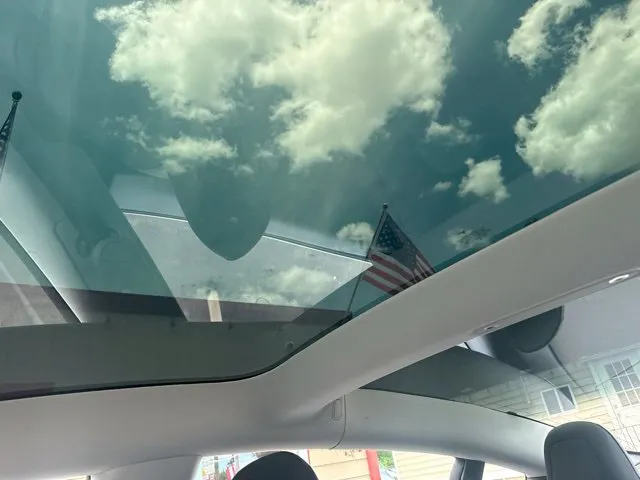 Tesla Model 3 photo 33