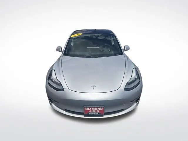 Tesla Model 3 photo 8