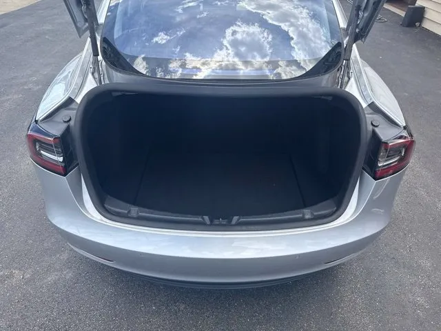 Tesla Model 3 photo 16