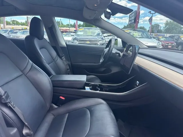 Tesla Model 3 photo 20