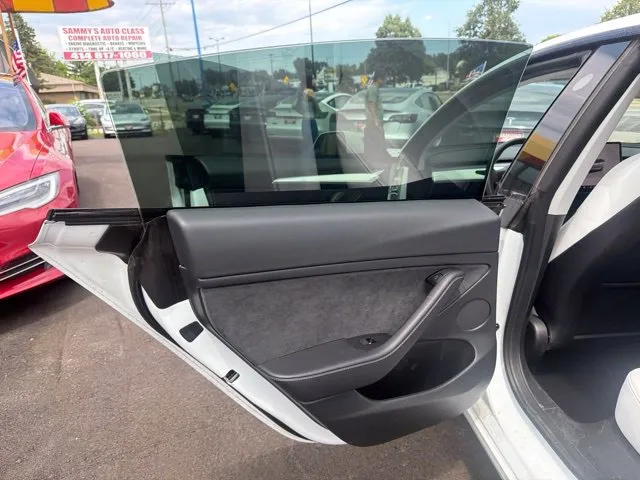 Tesla Model 3 photo 20