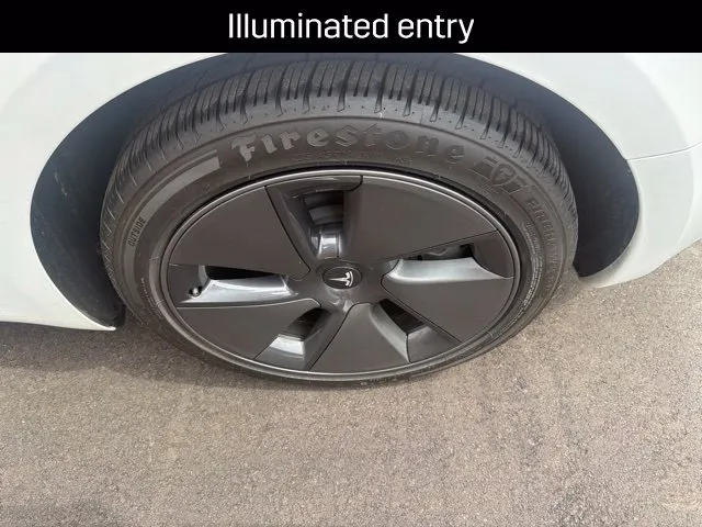 Tesla Model 3 photo 11
