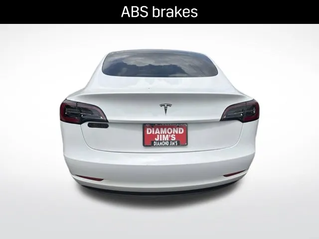 Tesla Model 3 photo 5
