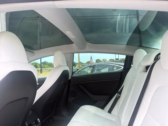 Tesla Model 3 photo 19