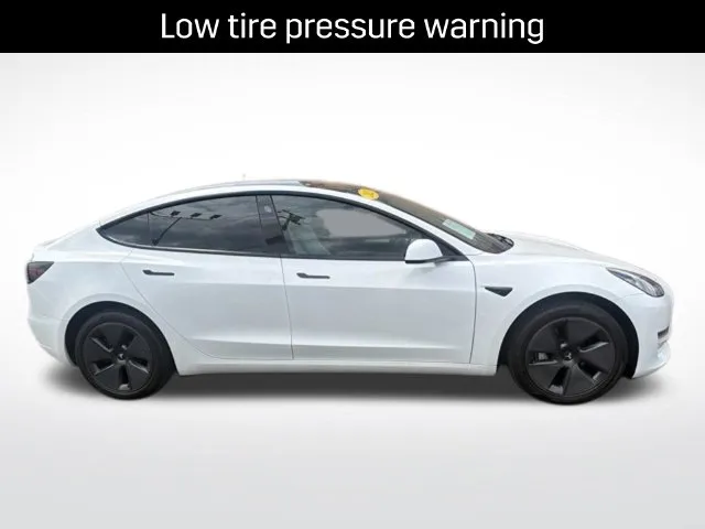 Tesla Model 3 photo 7