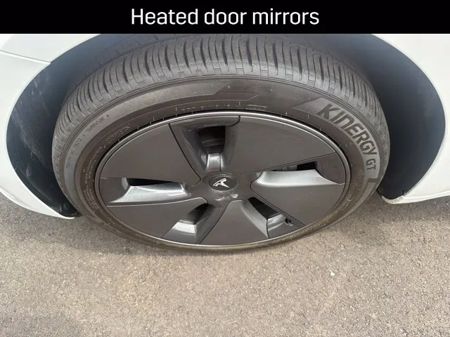 Tesla Model 3 photo 10