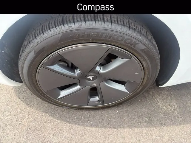 Tesla Model 3 photo 12