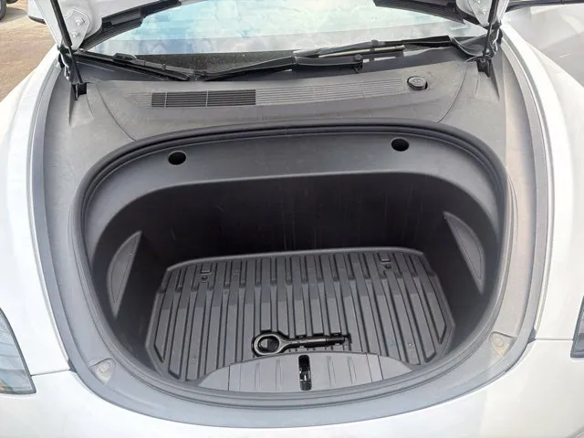 Tesla Model 3 photo 27