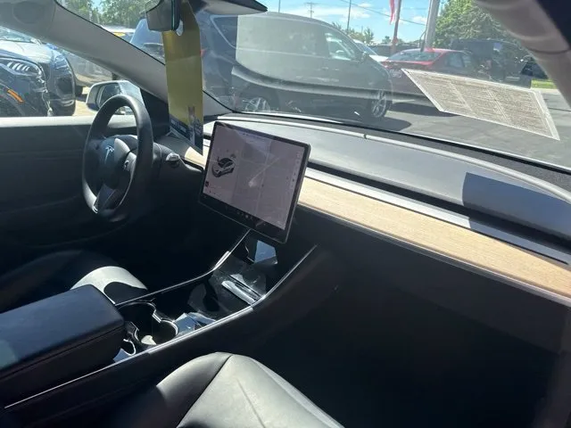 Tesla Model 3 photo 19