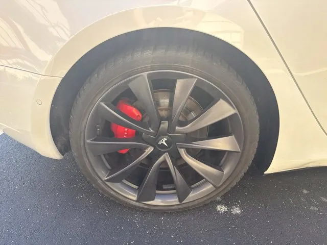 Tesla Model 3 photo 17