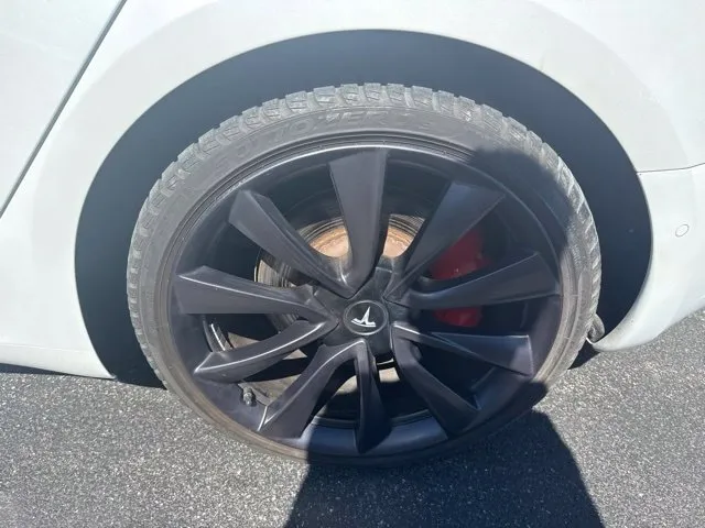 Tesla Model 3 photo 15