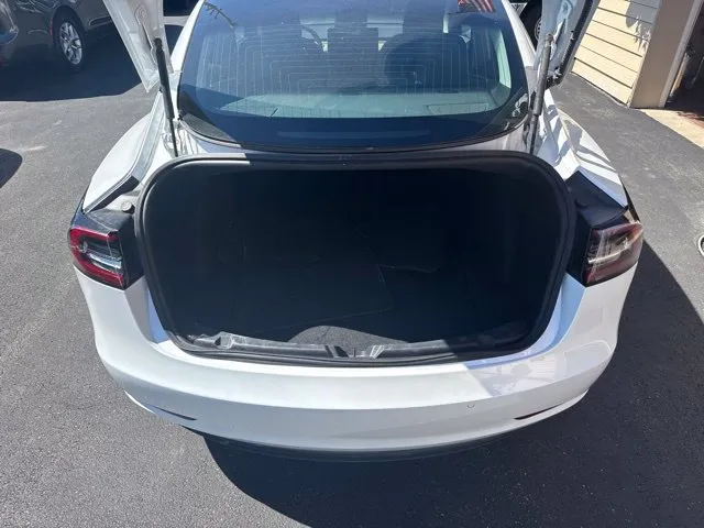 Tesla Model 3 photo 16