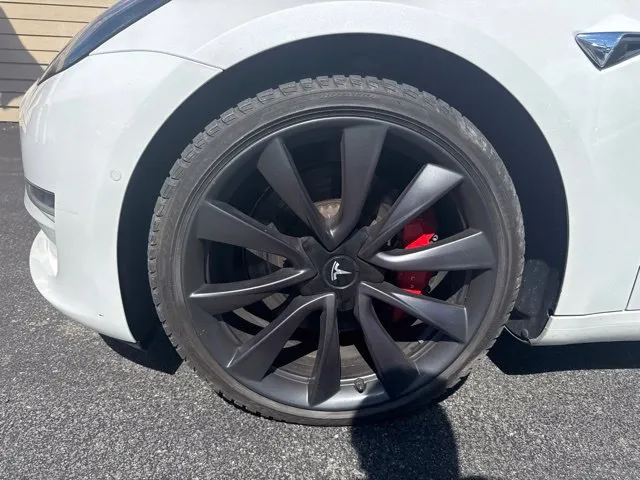 Tesla Model 3 photo 9