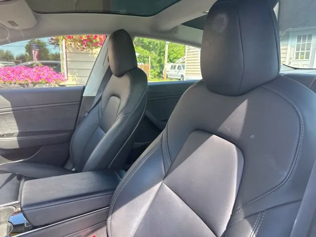 Tesla Model 3 photo 10