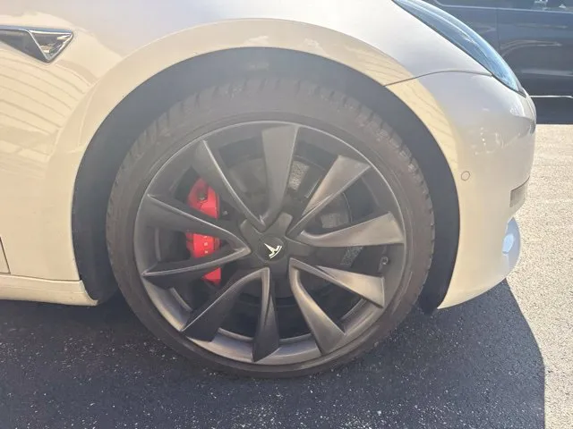 Tesla Model 3 photo 22