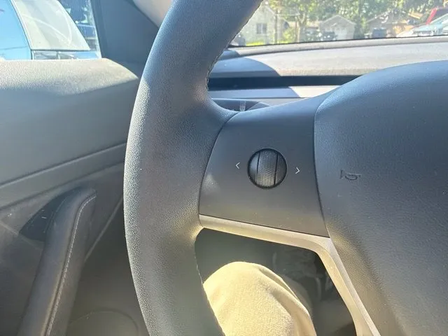 Tesla Model 3 photo 25
