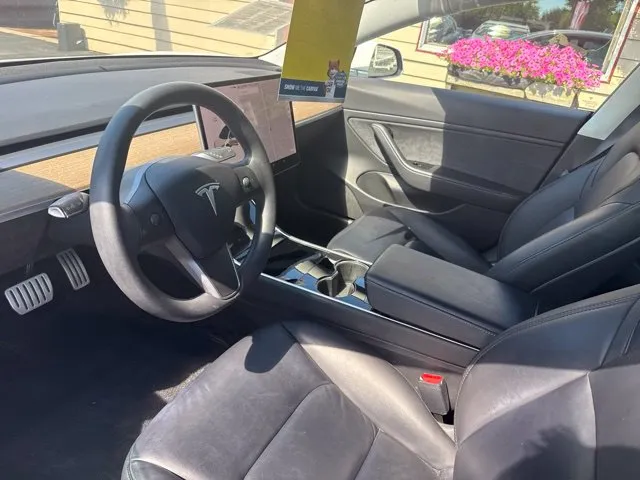 Tesla Model 3 photo 11