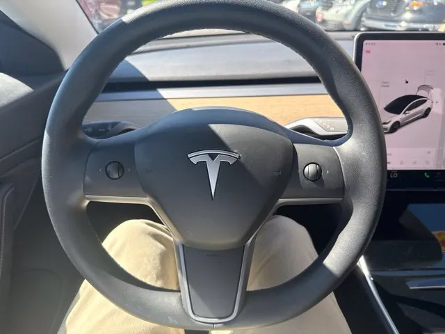 Tesla Model 3 photo 24