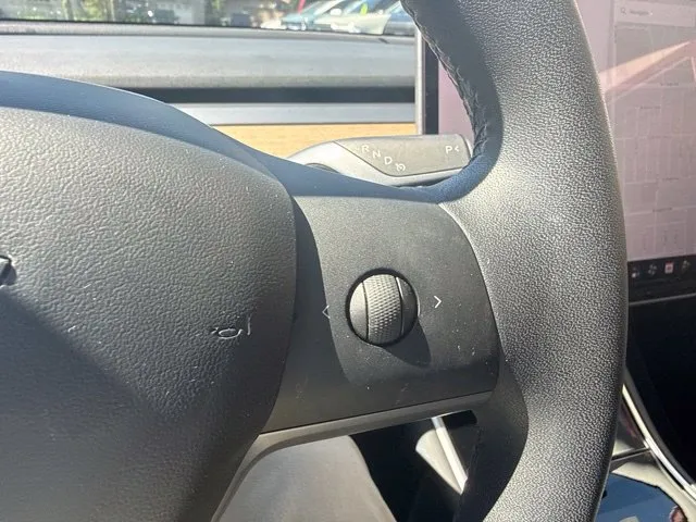 Tesla Model 3 photo 26