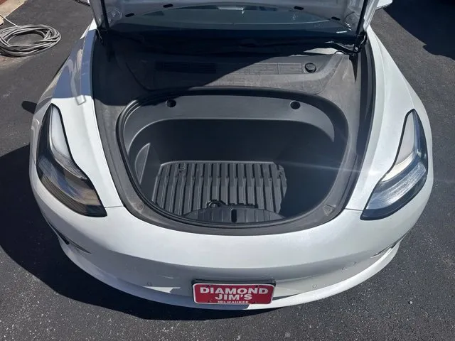 Tesla Model 3 photo 23
