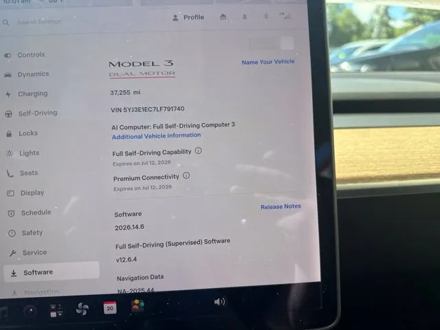 Tesla Model 3 photo 30