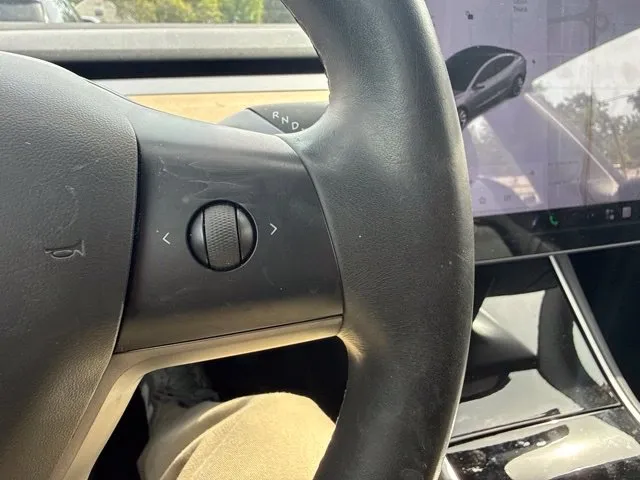 Tesla Model 3 photo 26