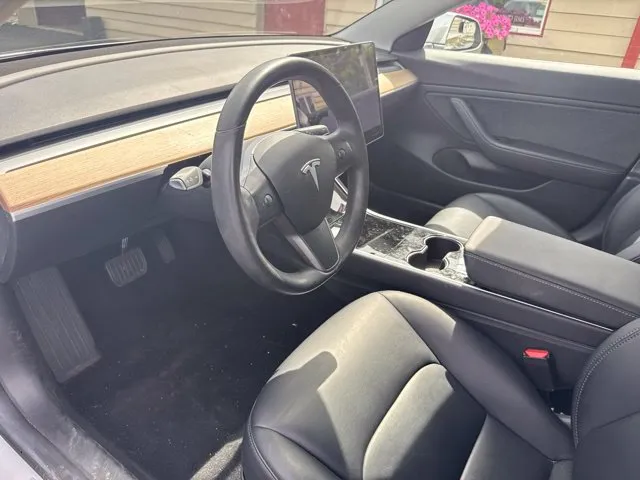 Tesla Model 3 photo 11