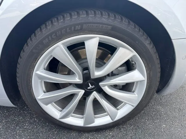 Tesla Model 3 photo 15