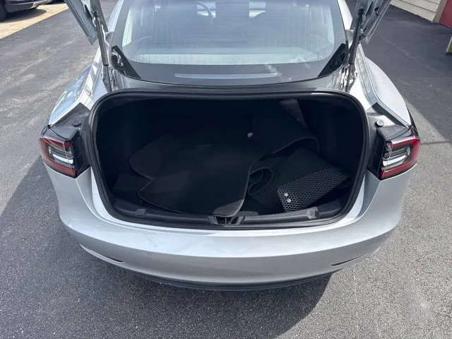 Tesla Model 3 photo 16