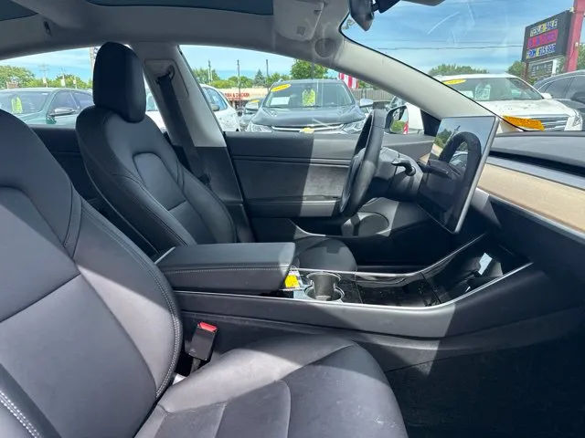 Tesla Model 3 photo 20