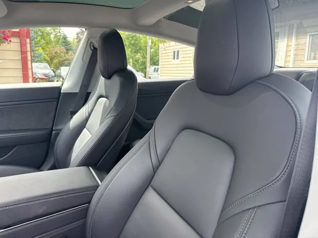 Tesla Model 3 photo 10