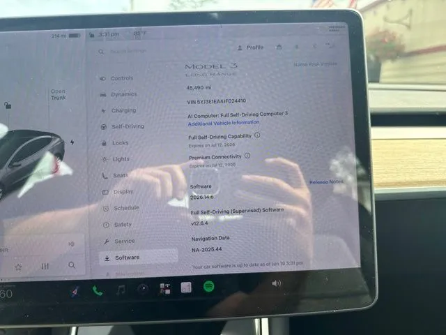 Tesla Model 3 photo 29