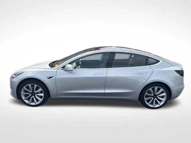 Tesla Model 3 photo 6
