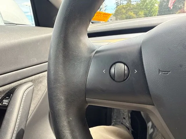 Tesla Model 3 photo 25