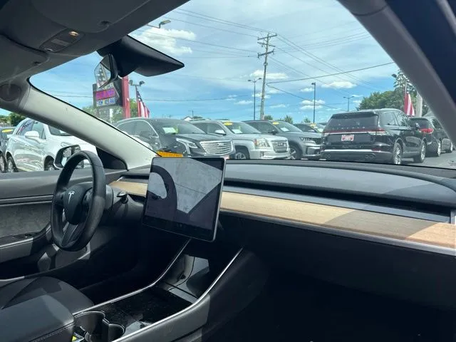 Tesla Model 3 photo 19