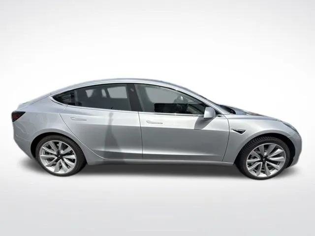 Tesla Model 3 photo 2