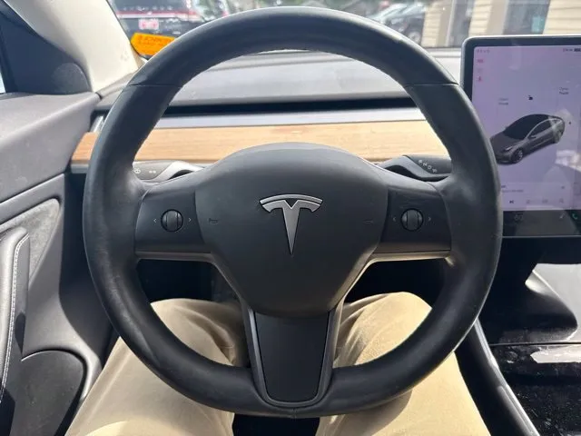 Tesla Model 3 photo 24