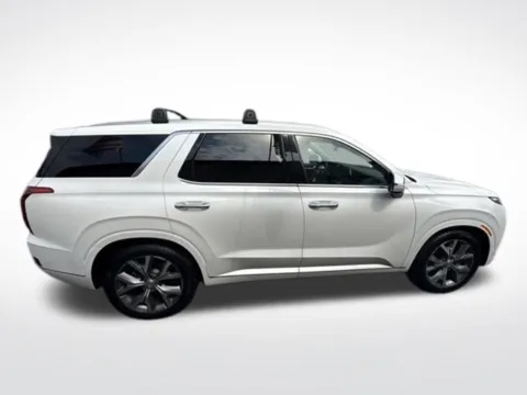 Photos of 2022 Hyundai Palisade Limited for sale in Milwaukee, WI at Diamond Jim's Motor Cars