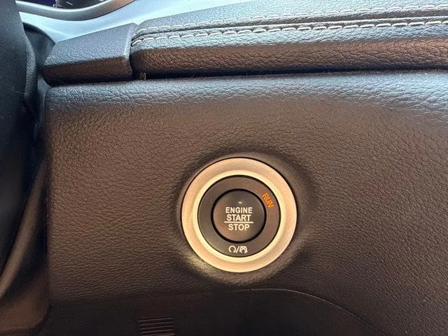 Chrysler Pacifica photo 30