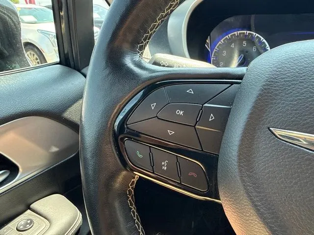 Chrysler Pacifica photo 25