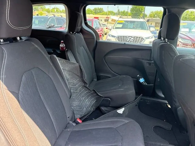 Chrysler Pacifica photo 19