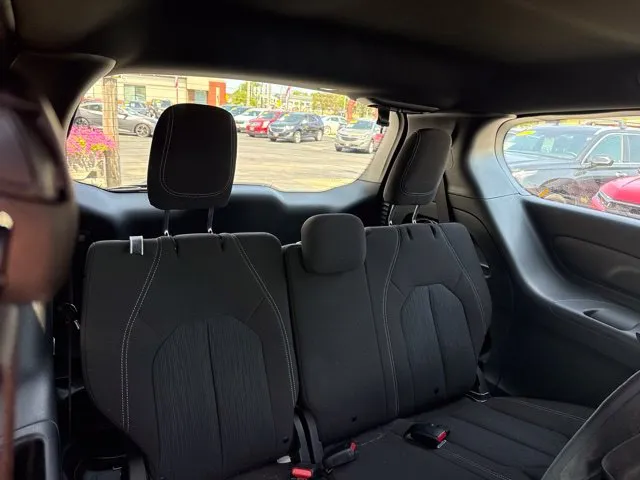 Chrysler Pacifica photo 20