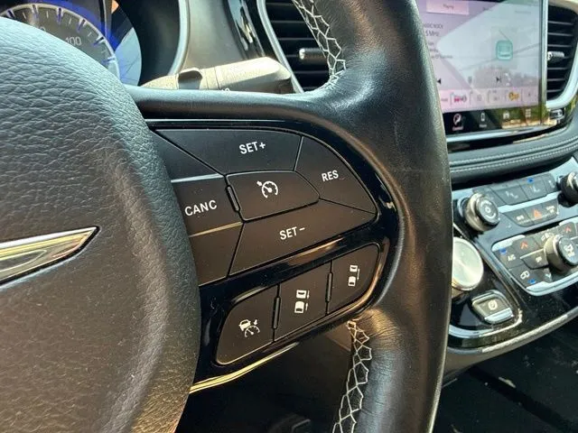 Chrysler Pacifica photo 26