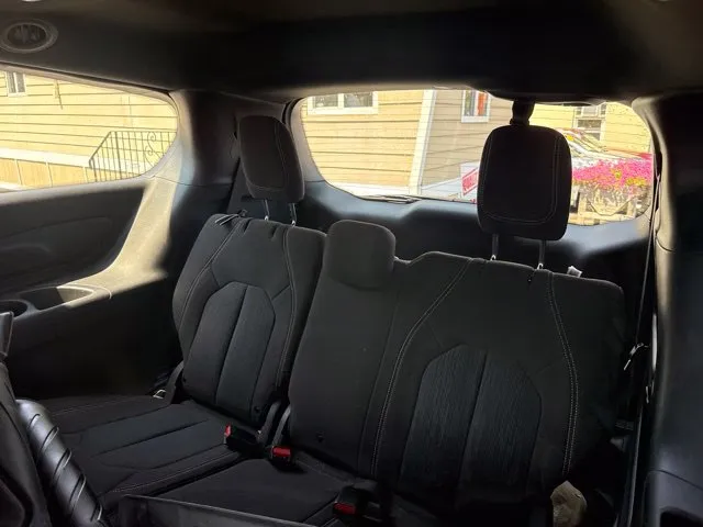 Chrysler Pacifica photo 14