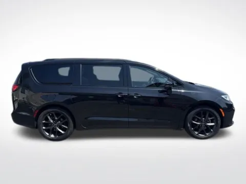 Photos of 2021 Chrysler Pacifica Touring for sale in Milwaukee, WI at Diamond Jim's Motor Cars