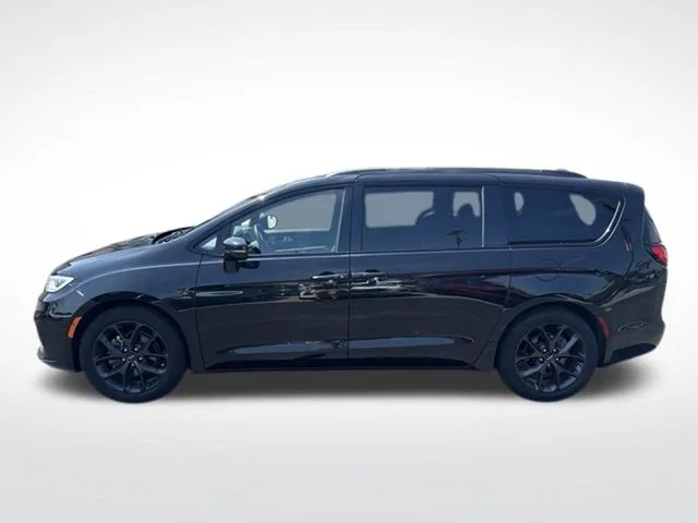Chrysler Pacifica photo 6