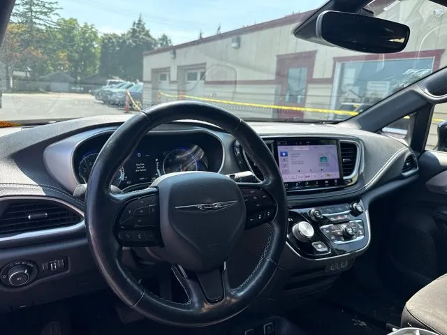 Chrysler Pacifica photo 10