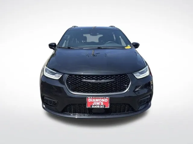 Chrysler Pacifica photo 8