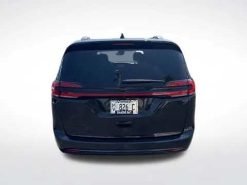 More photos of 2021 Chrysler Pacifica Touring at Diamond Jim's Motor Cars, WI