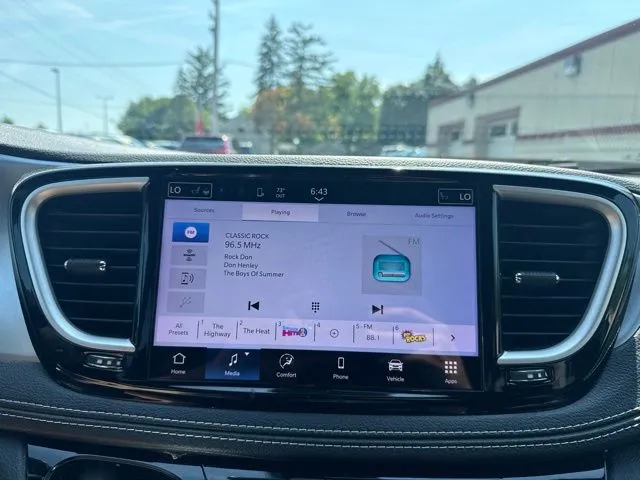 Chrysler Pacifica photo 31